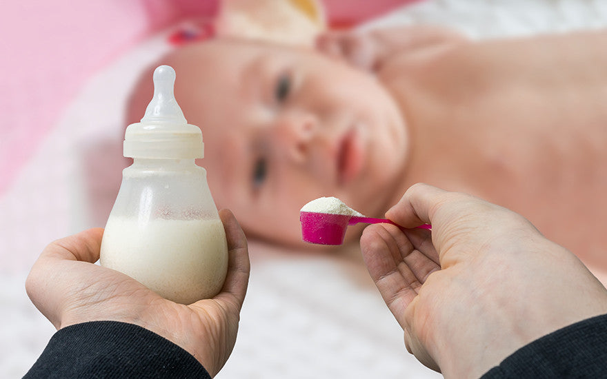 How to Prepare a Baby Bottle with Formula or Expressed Breastmilk